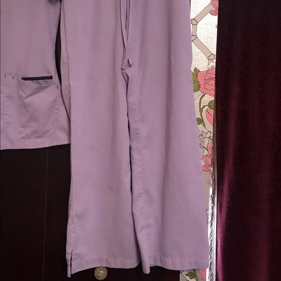 Greys Anatomy Scrub Set - Picture 2 of 3